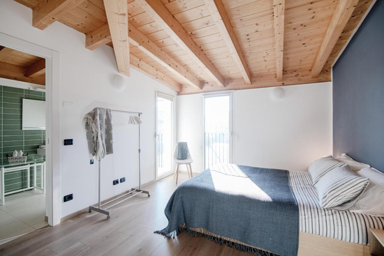 White Attic - By Myhomeincomo Camnago Volta 外观 照片