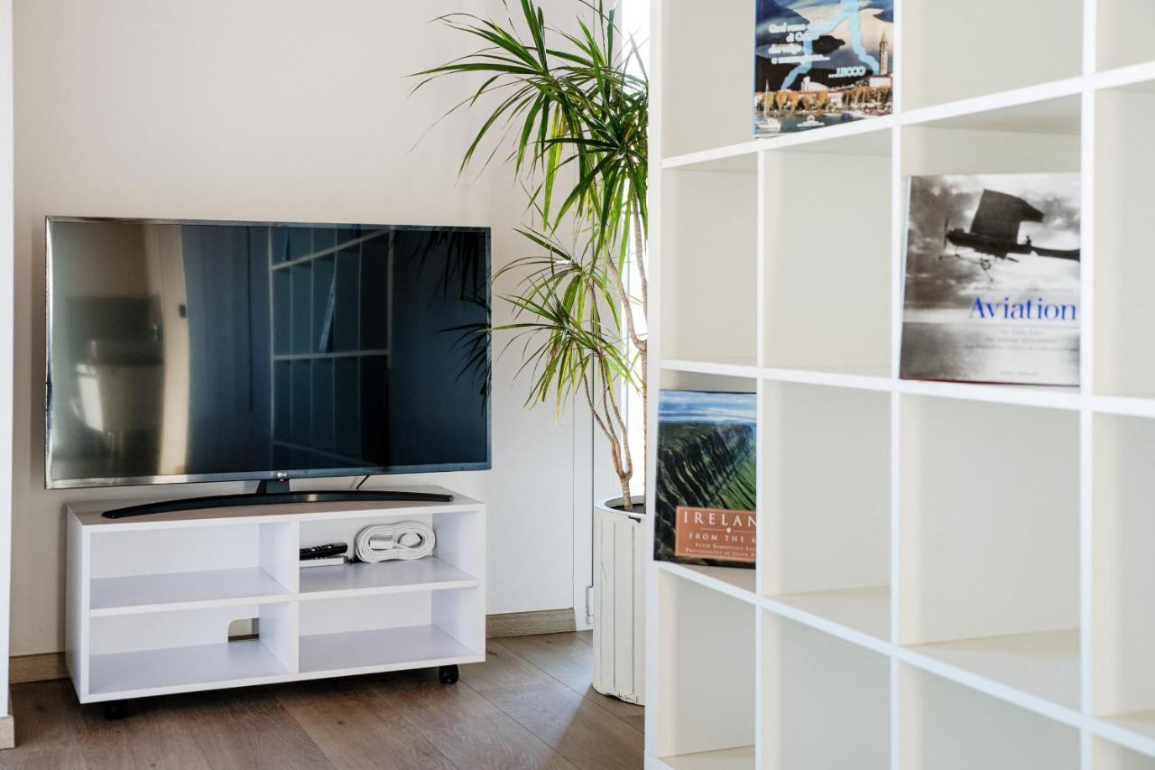 White Attic - By Myhomeincomo Camnago Volta 外观 照片